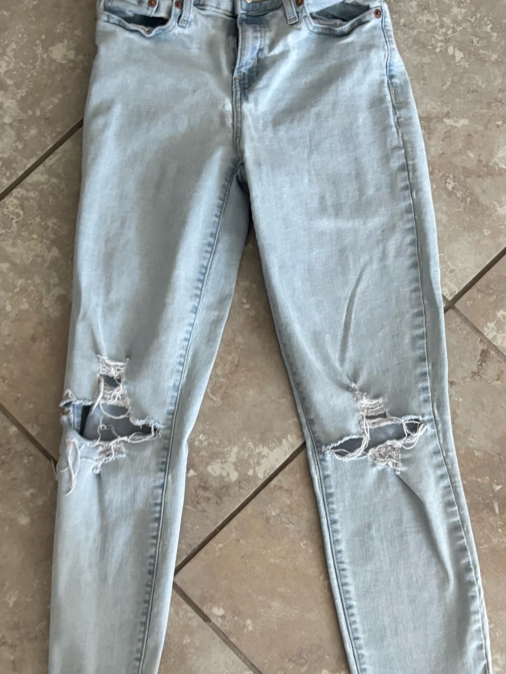 Levi’s Denizen Mid Rise Boyfriend Jeans Distressed Light Wash Raw Hem Size 4/27